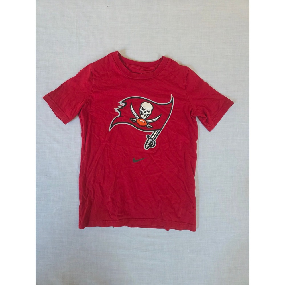 Nike Tampa Bay Buccaneers Graphic Tee NFL Pirate Flag Red Kids Size S 8 Football